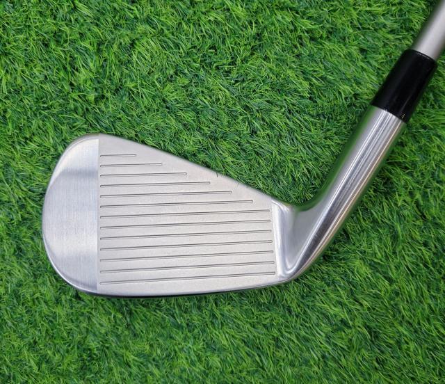セミラージサイズの軟鉄鍛造アイアン】222CB+【BRIDGESTONE GOLF